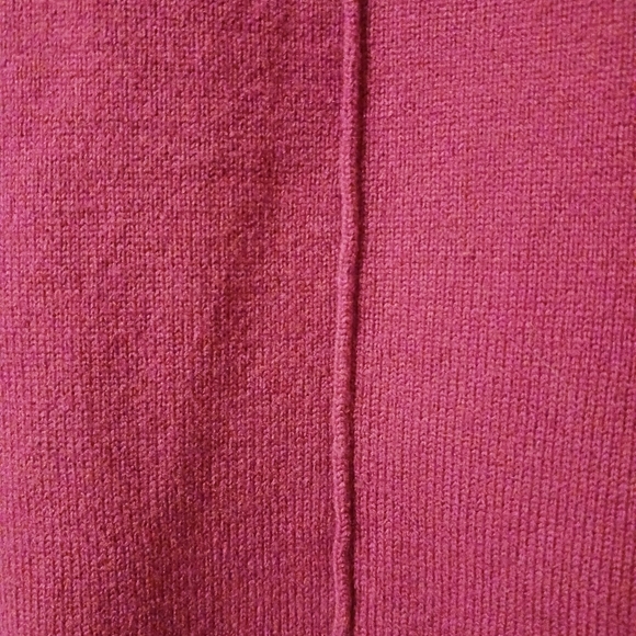 Croft and Barrow magenta crew neck long sleeve sweater. Valentines Size Lg. - Picture 2 of 7